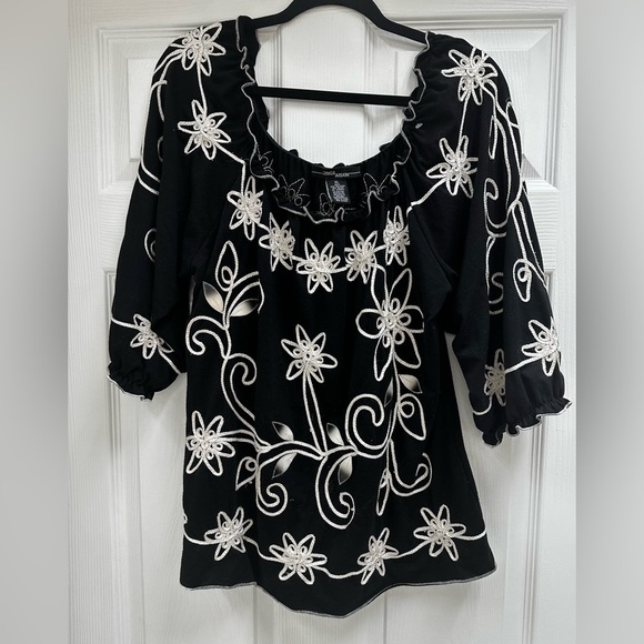 Once Again XL Black and White Ruffled Blouse With Scoop Neckline  Women's - Picture 1 of 9
